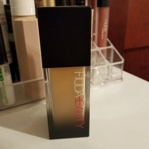 Huda Beauty #fauxfilter foundation